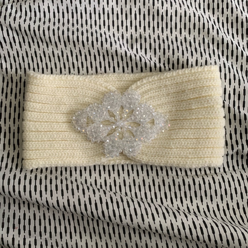 Betsy Johnson Cream Head Wrap